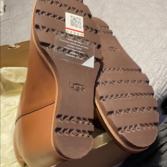 UGG AMAL WEDGE 8.5!!! - Picture 6 of 8